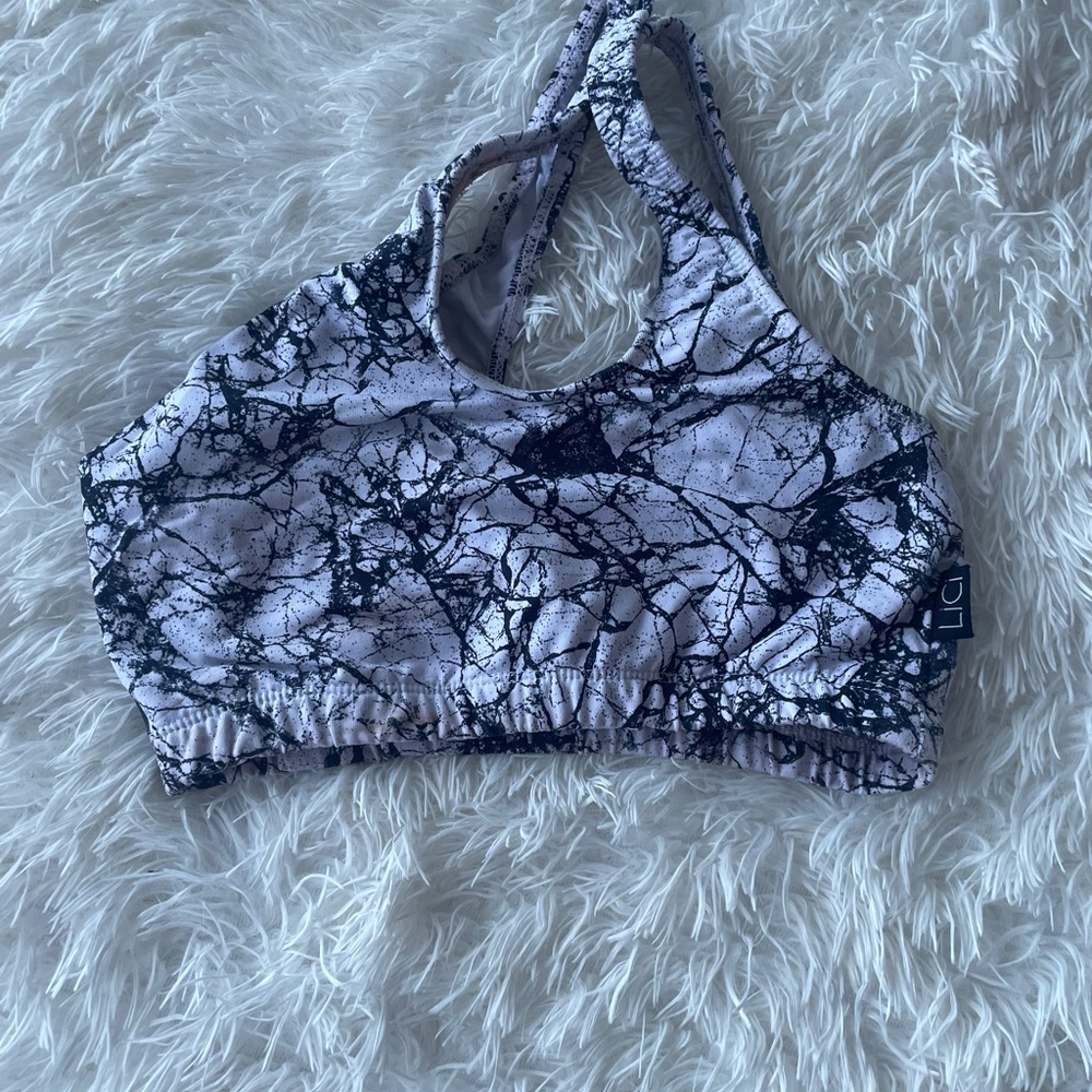 One shoulder sport bra